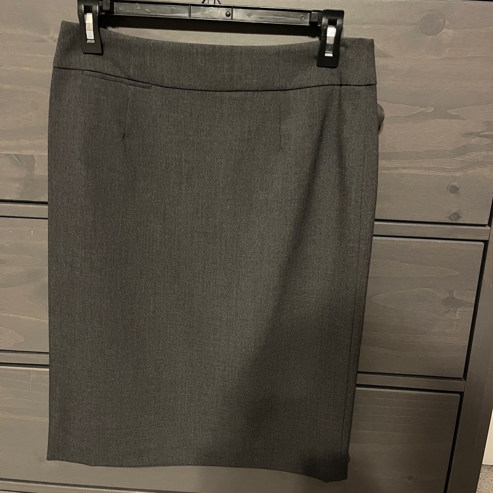 Calvin Klein woman’s size 4 charcoal gray pencil skirt